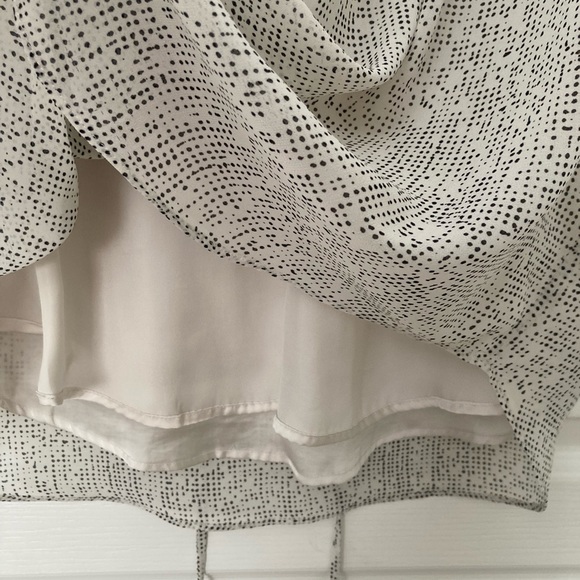 H&M flutter sleeve chiffon dress with tie - Picture 2 of 4